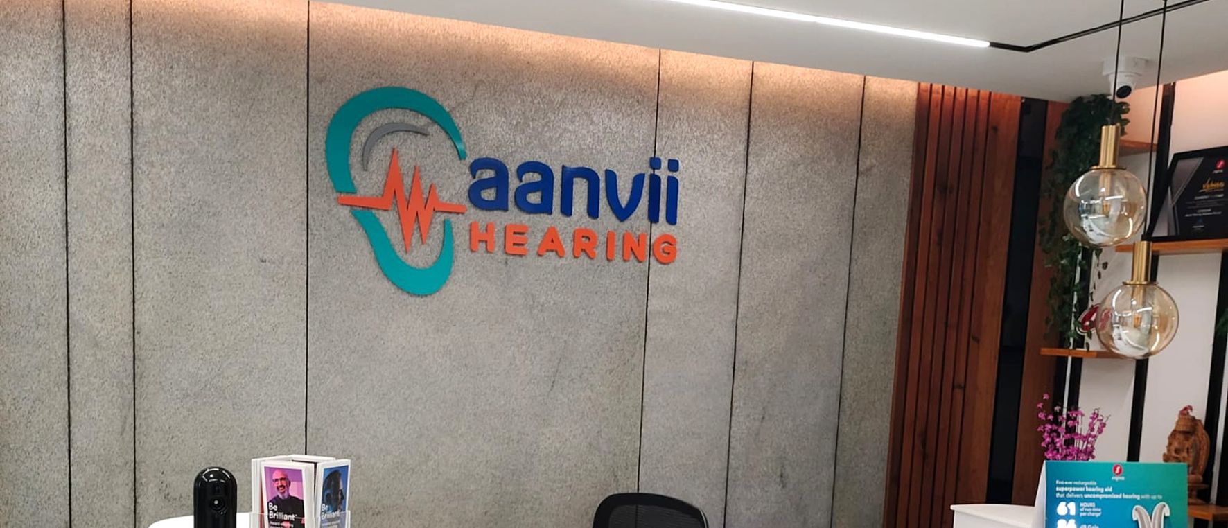 Audiologists conducting a hearing test for hidden hearing loss – Aanvii Hearing Audiologists performing a hearing test to detect hidden hearing loss at Aanvii Hearing clinic.